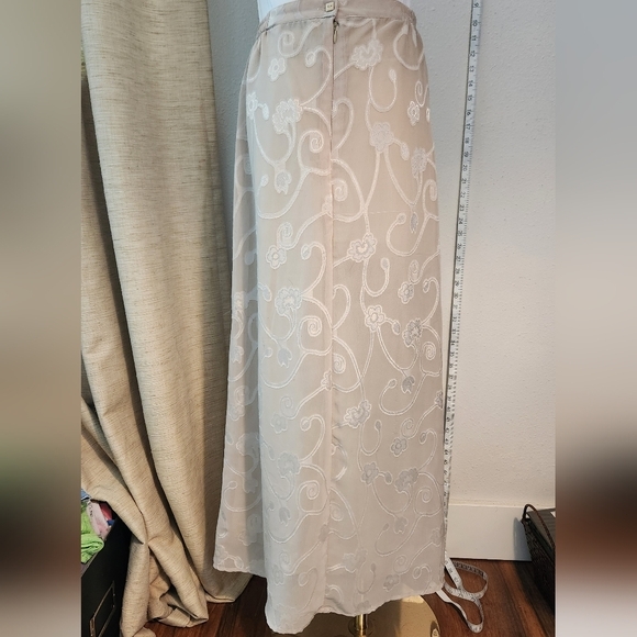 Women's long skirt size Small - Picture 9 of 10